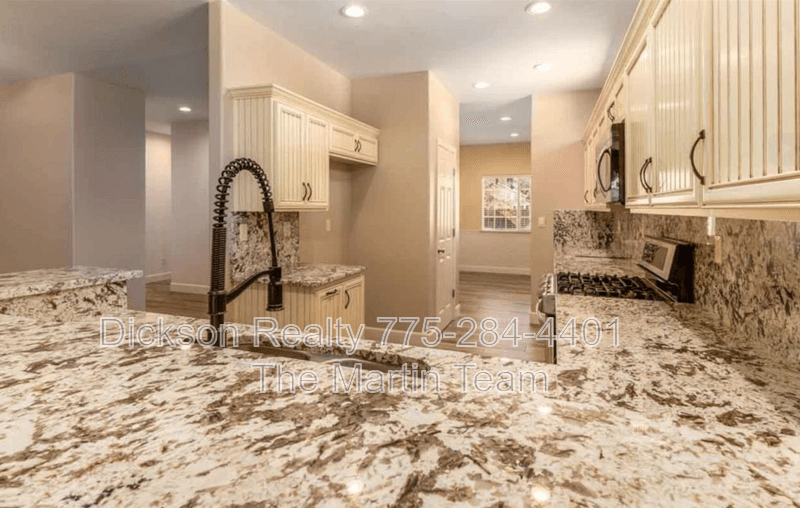 Fernley House: 971 Iris Lane