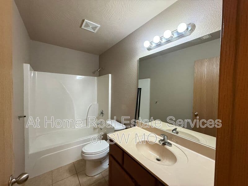 Republic Condo: 647 S Landen Ave