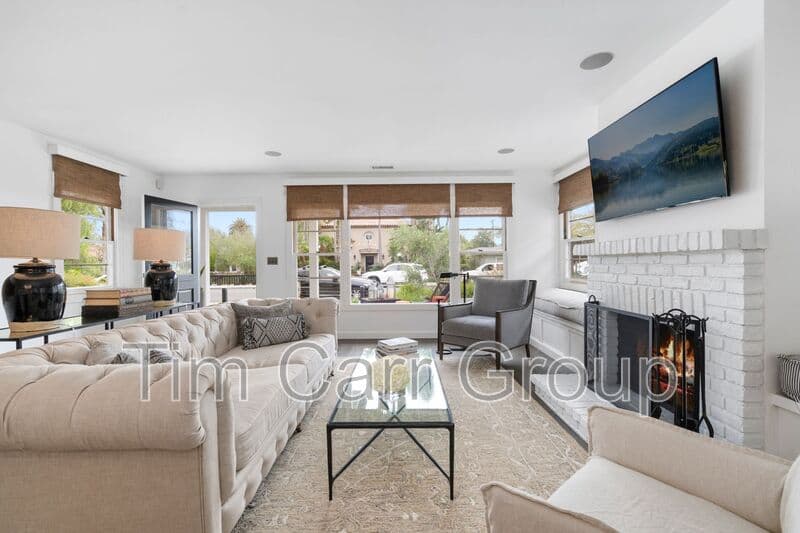 Costa Mesa House: 274 Magnolia St
