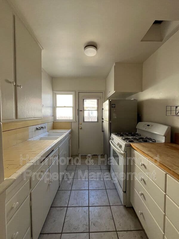 North Hollywood Condo: 11044 Otsego St.