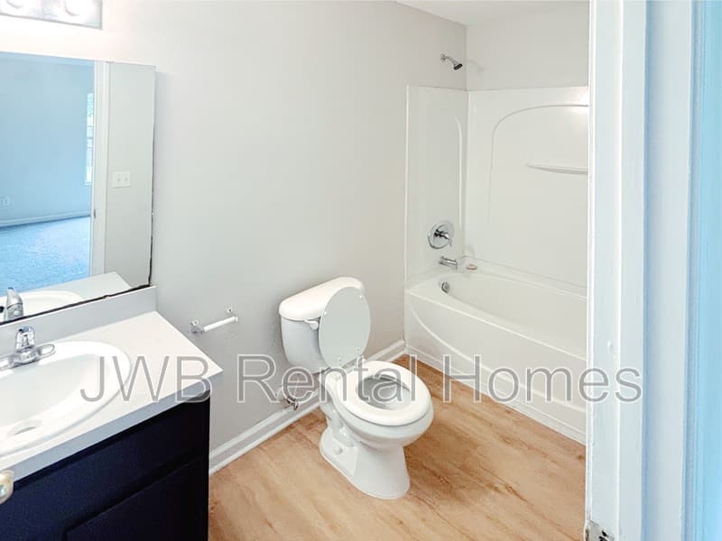 Jacksonville House: 2139 Sessions Ln