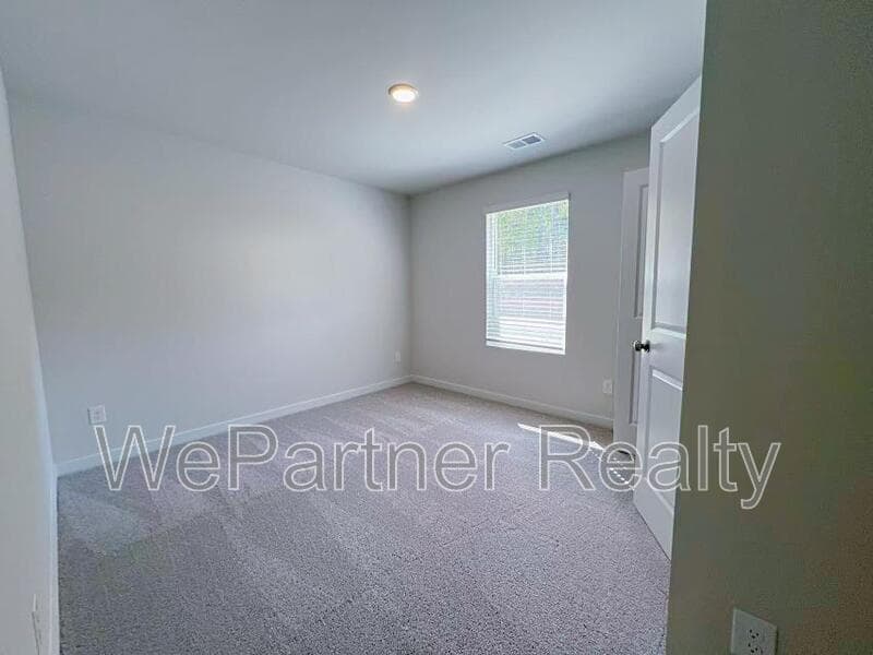 Douglasville House: 7225 Lacey Dr