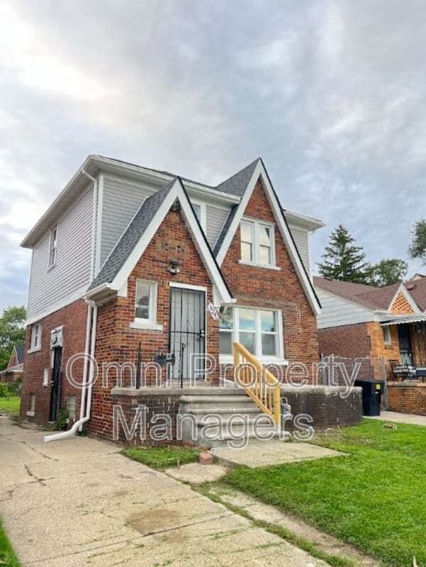 Detroit House: 19241 Moenart St