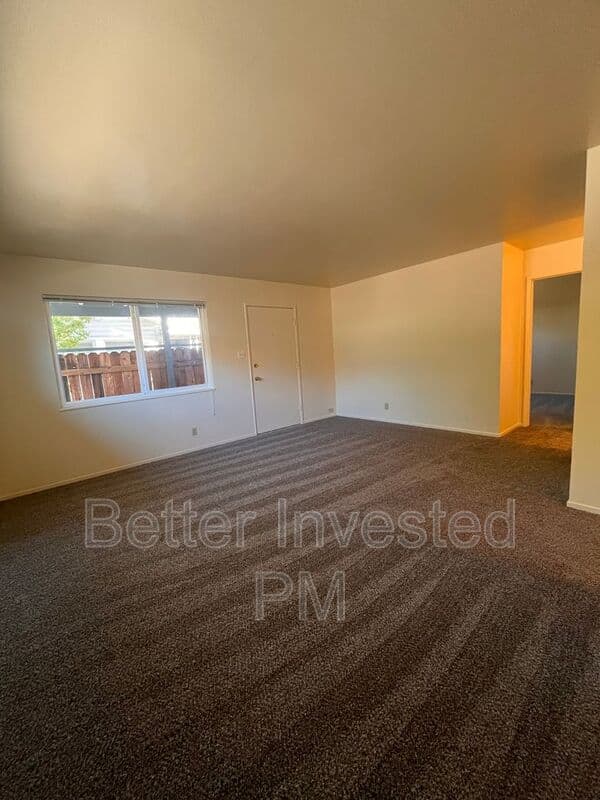 Santa Rosa House: 925 Beaver Ln