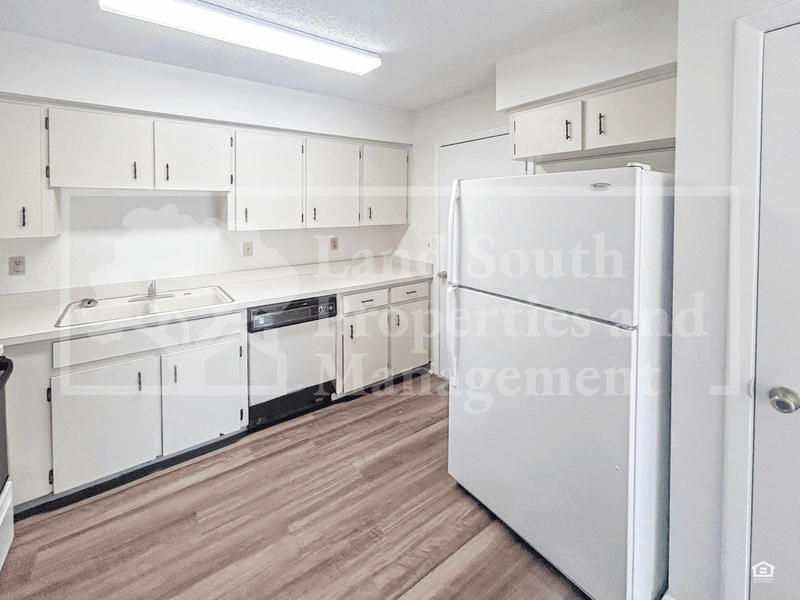 Lakeland House: 227 Village View Lane