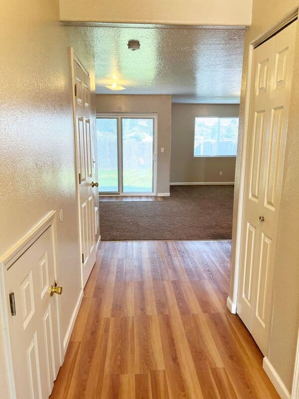 Springfield Townhome: 782 North Cloverleaf Loop