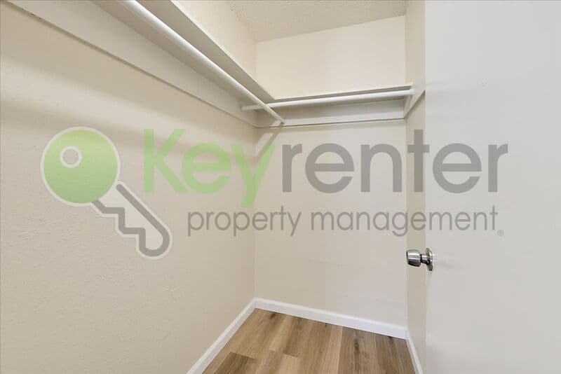 Sacramento House: 1071 Santiago Ave