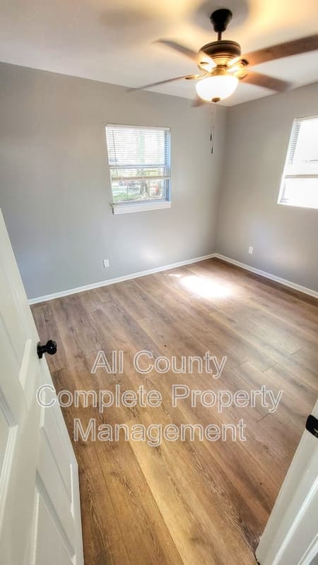 Jacksonville House: 3319 Hunt St