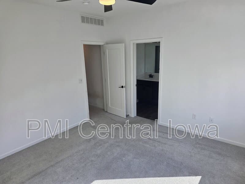 Des Moines Townhome: 423 SW 12th St