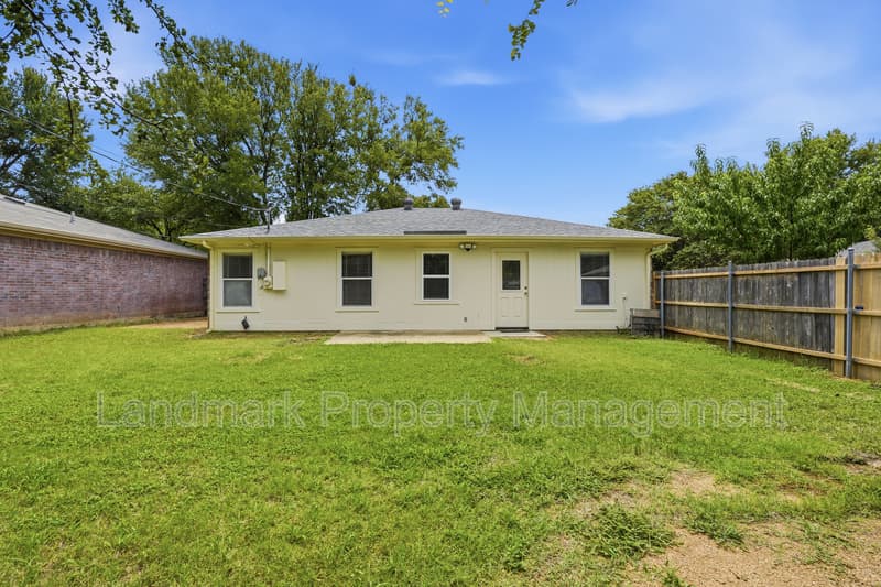 Mansfield House: 1122 Hidden Creek Drive