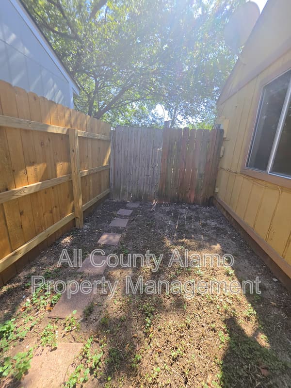 San Antonio House: 7515 Brandyridge