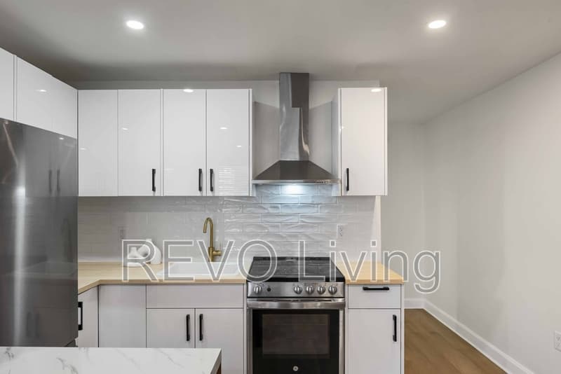 Niagara Falls Condo: 7800 Lundy's Lane