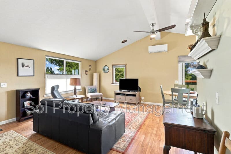 Santa Cruz House: 140 Spaten Way