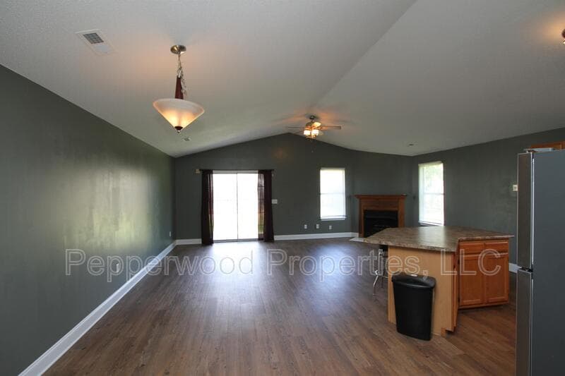 Spartanburg House: 407 Soft Breezes Lane