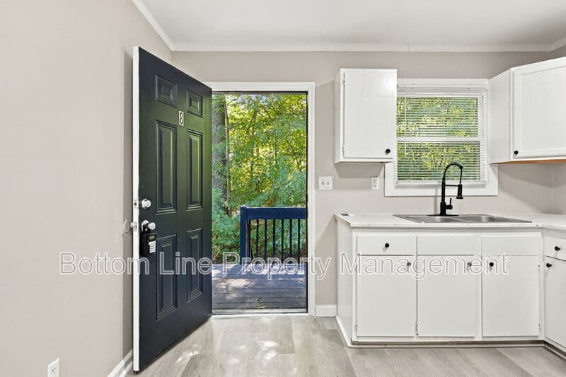 Spencer Condo: 909 S Carolina Ave