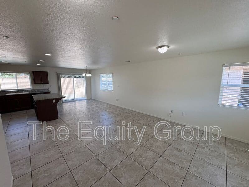 Tulare House: 2314 Cape Canyon Avenue