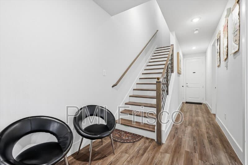 Dallas House: 8132 Bromley Dr