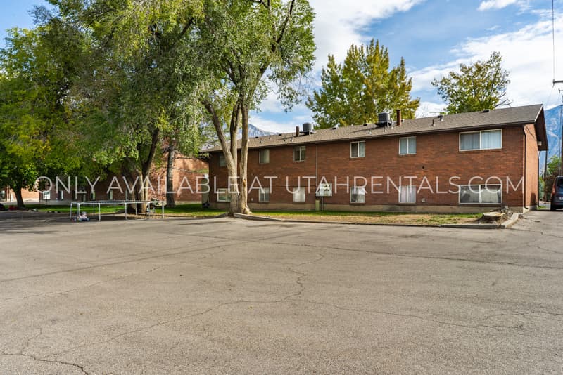 Orem Condo: 825 N Main St