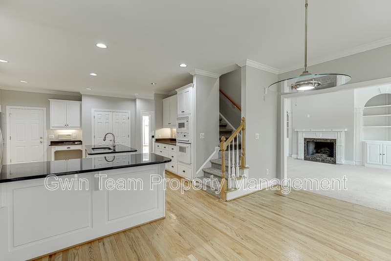 Duluth House: 9345 Riverclub Pkwy