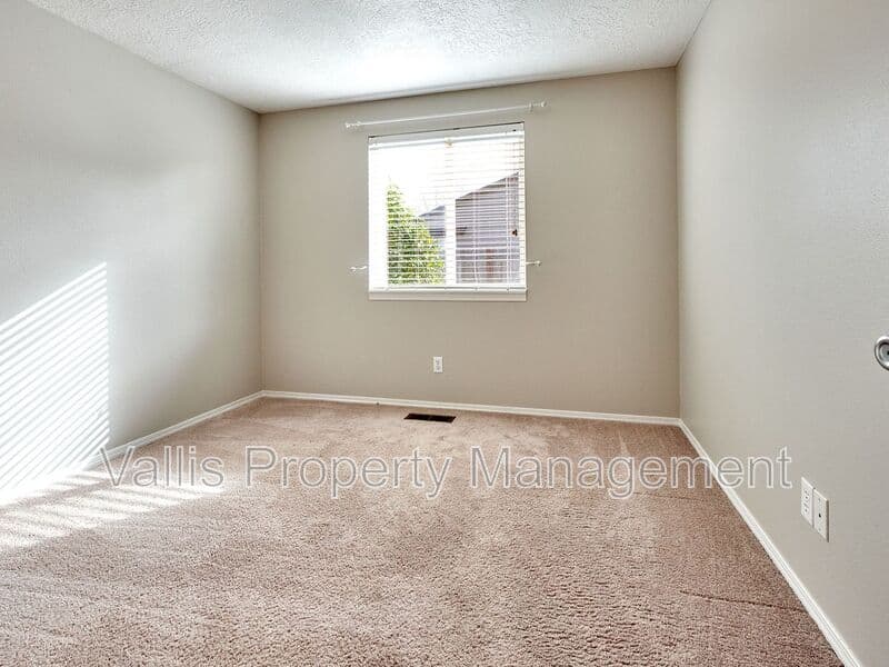 Salem House: 5877 Cobalt Loop Southeast
