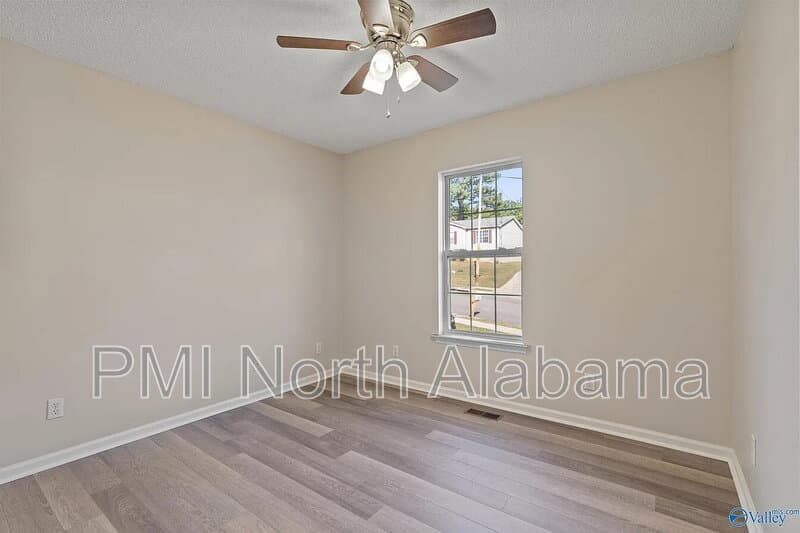 Huntsville House: 3103 Sonya Drive Northwest