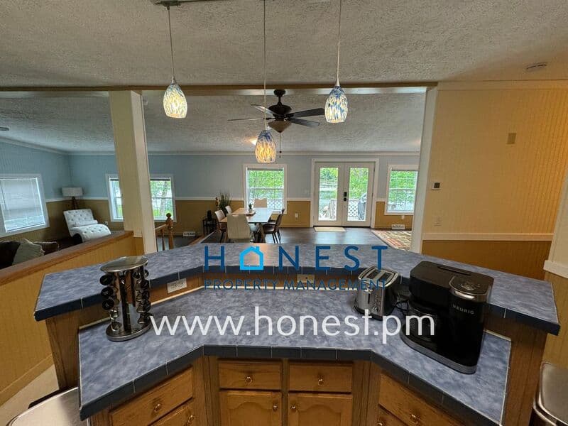 West Gardiner House: 107 Woodland Dr