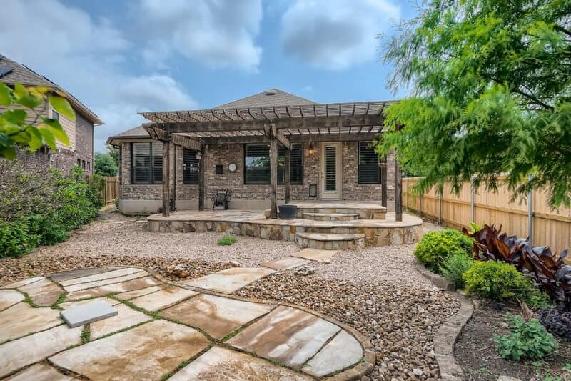 Round Rock House: 400 Entrada Way