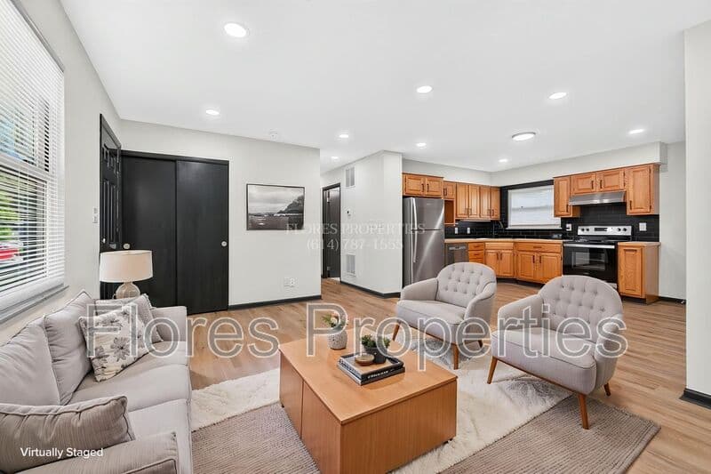 Columbus House: 6406 Faircrest Rd