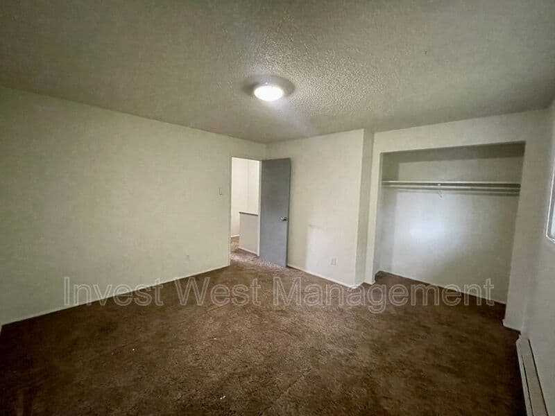 Longview House: 1960 33 Avenue