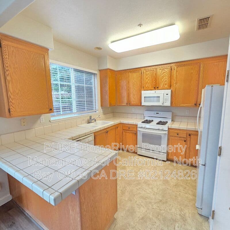 Petaluma House: 1052 Addison Circle