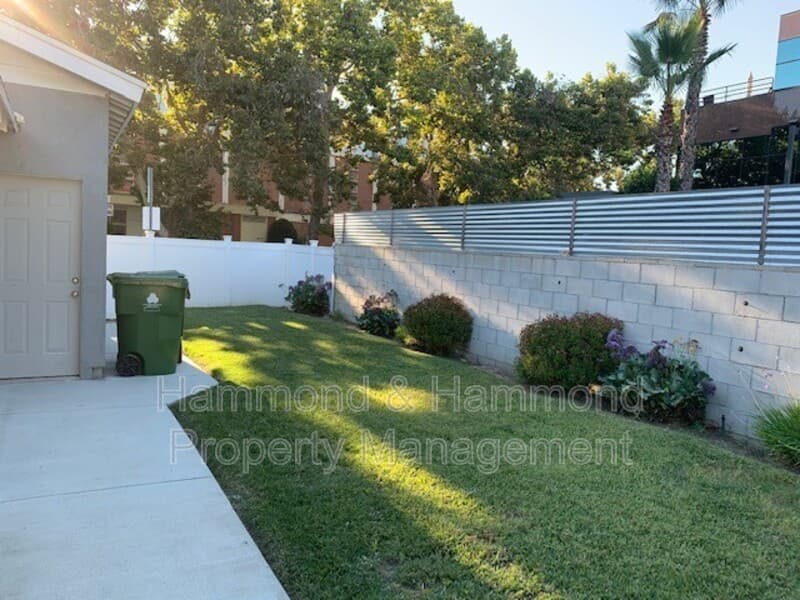 Sherman Oaks House: 15483 Dickens St.