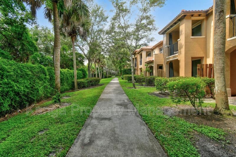 West Palm Beach Condo: 2912 Hidden Hills