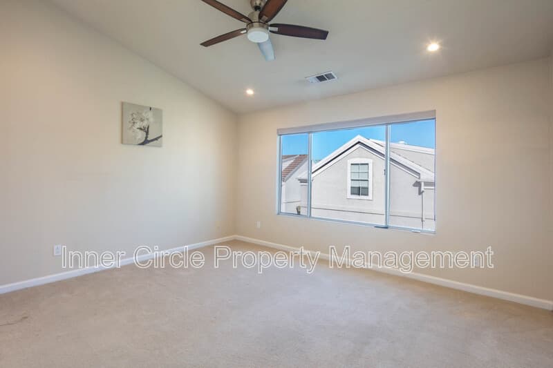 Brentwood House: 342 Chaucer Drive