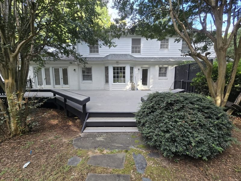 Raleigh House: 5516 Den Heider Way