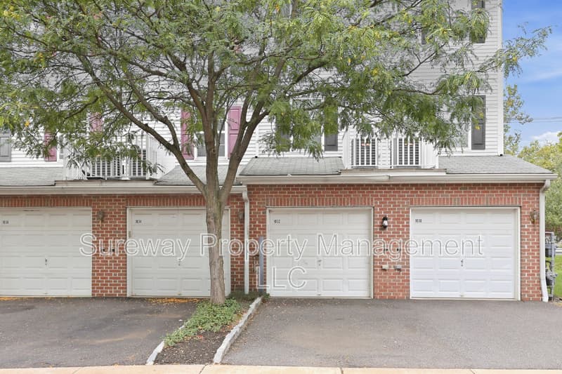 Hamilton Townhome: 1032 Lamberton St