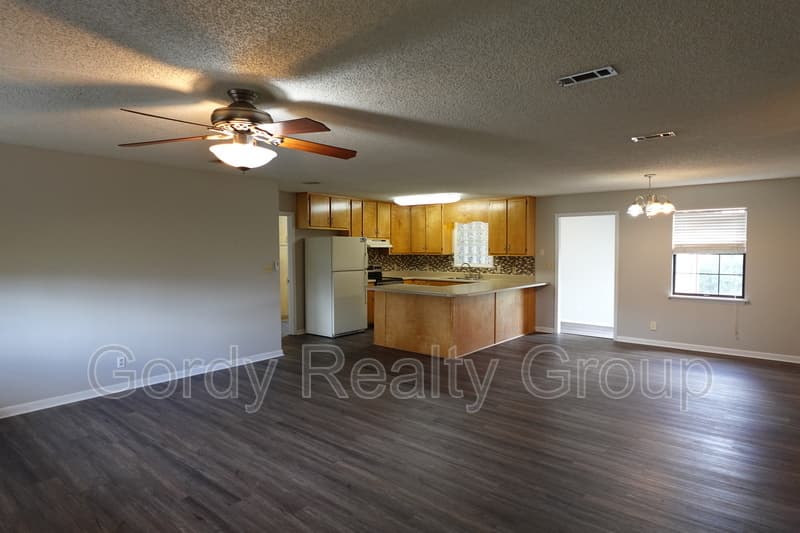 Marianna House: 5122 Presidents Circle