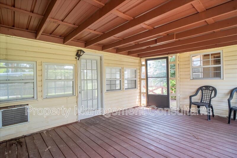 Florence House: 2524 Chickasaw Dr