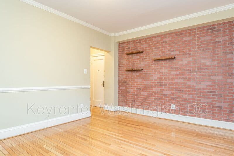 Washington Condo: 3010 Wisconsin Ave, NW