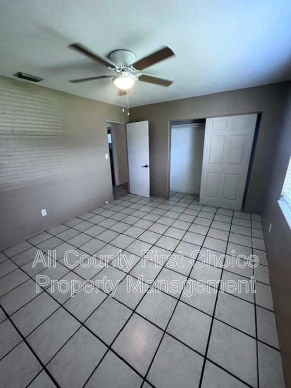 St Petersburg House: 5758 57th Ave N