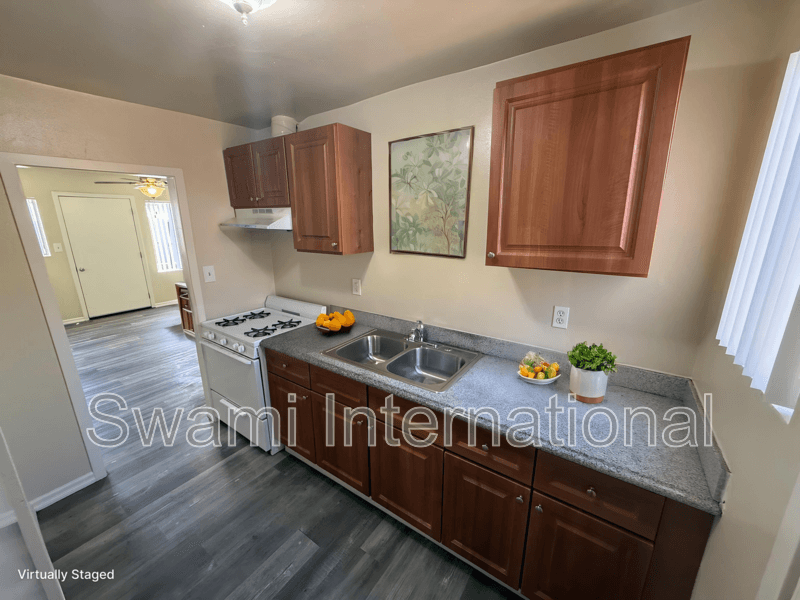 Los Angeles Condo: 1153 E. 61st St.