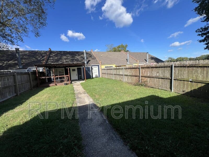 Baton Rouge House: 8724 Pecan Tree Dr.