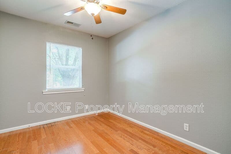 Fort Worth House: 3808 Bryce Ave