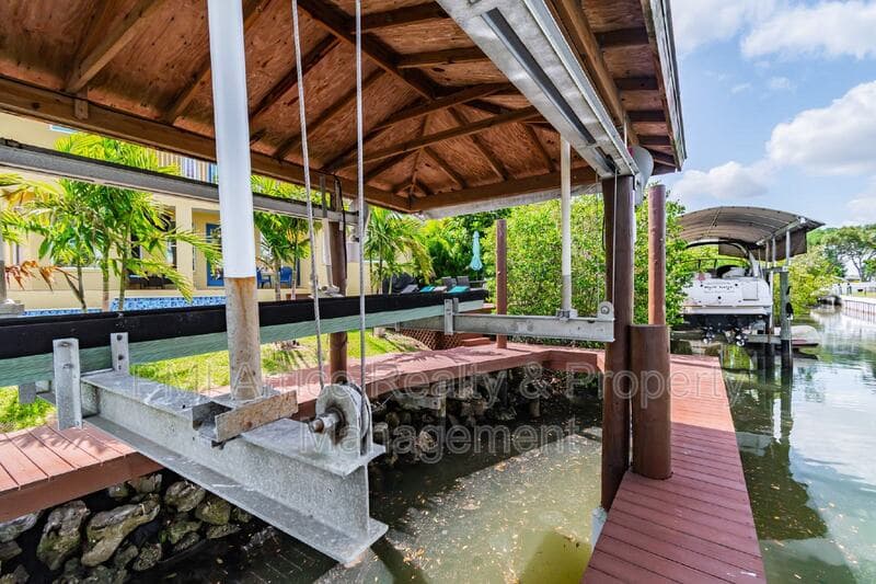 Apollo Beach House: 539 Treviso Dr
