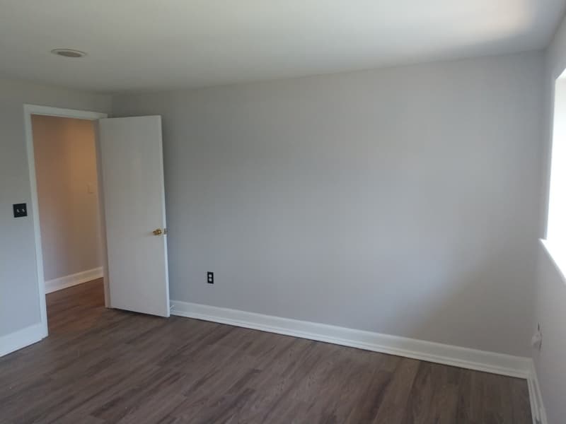 Monroe House: ROOM FOR RENT in Mini Mansion w/Pool (with utilities included)