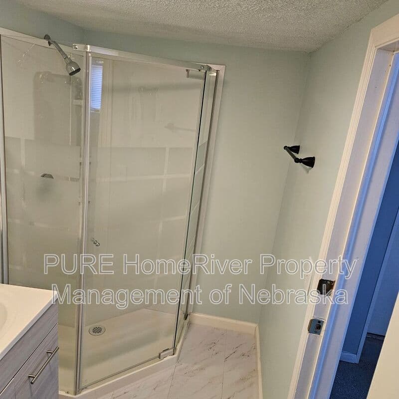 Omaha House: 3901 Curtis Ave