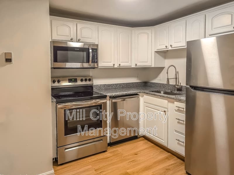 Manchester Condo: 80L English Village Road