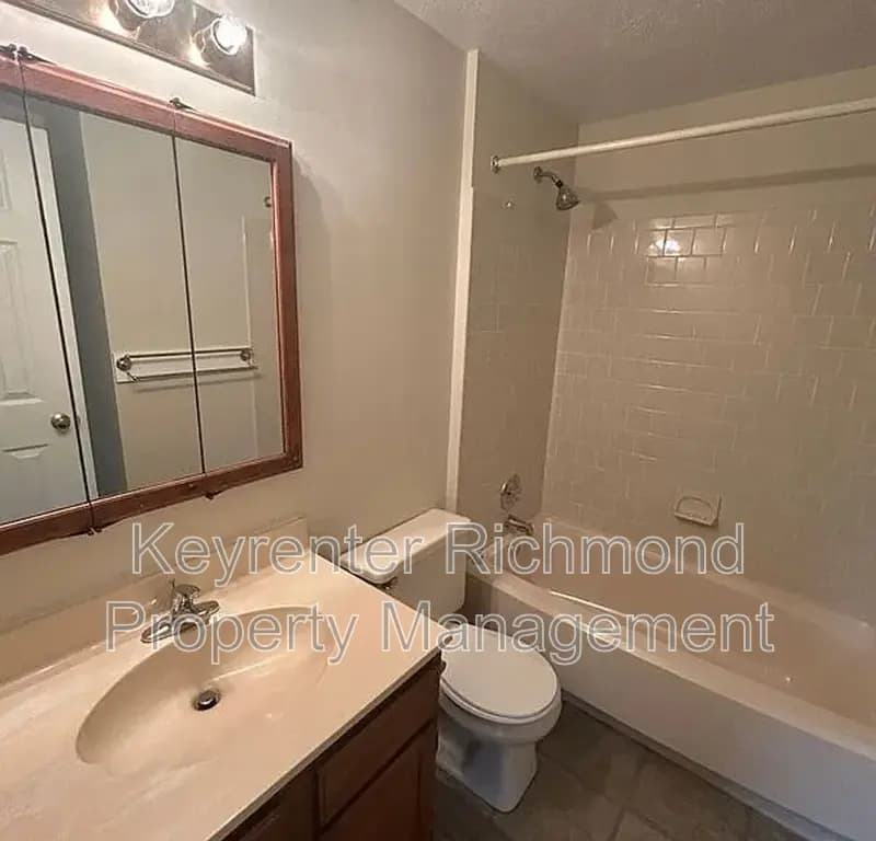Richmond House: 7700 Pomeroy Court