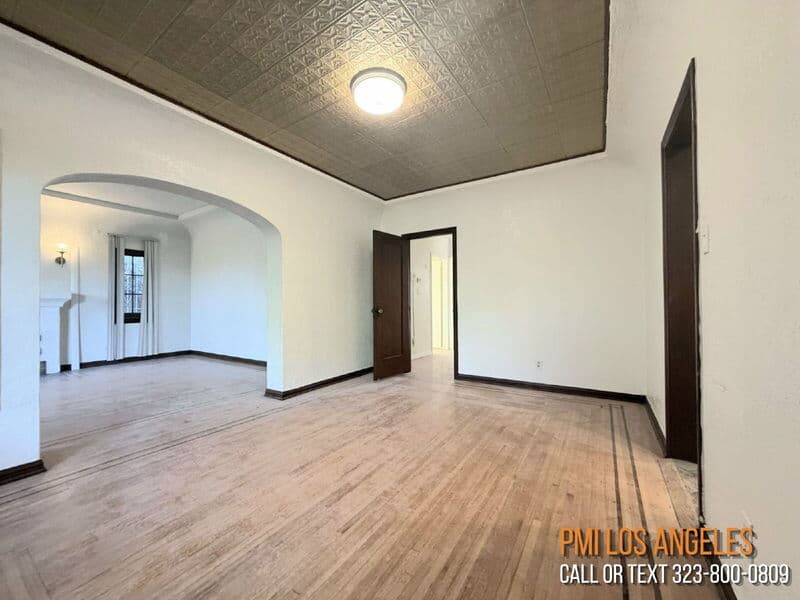 Los Angeles House: 7001 2nd Avenue