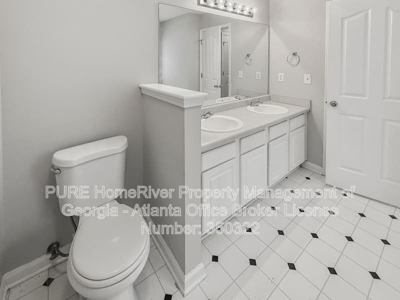 Hampton House: 10867 Knotty Pine Pl