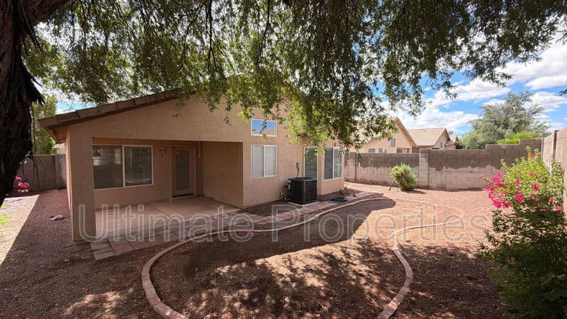 Peoria House: 8002 W Salter Dr